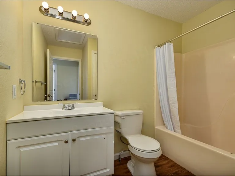 406 Judy St — Photo 4