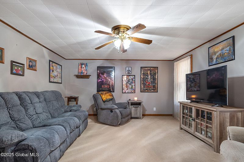 5th image of 212 Meadow Street