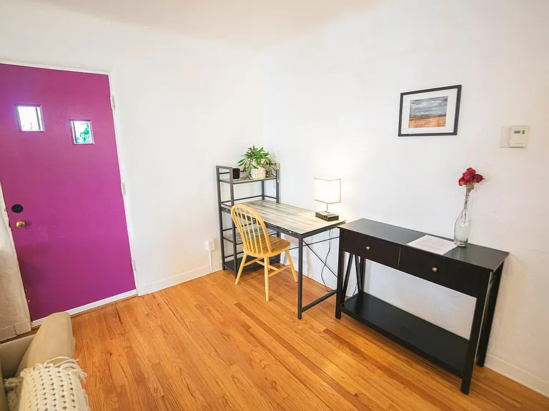 2423 Rose Ave NW — Photo 4
