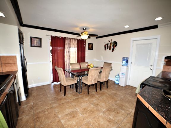 3rd image of 448 E Hampton Ave