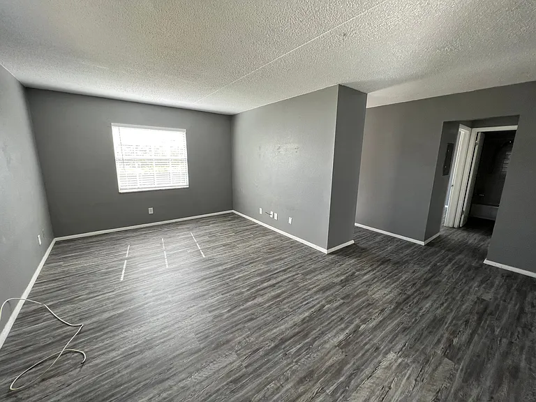 111 SW Madison Cir N — Photo 4
