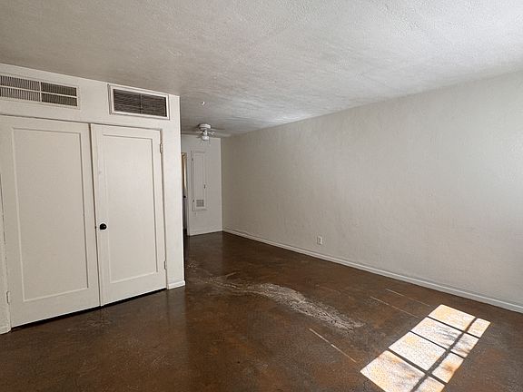 2nd image of 526 W Roosevelt St #8