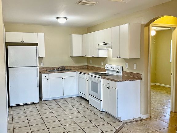 3rd image of 6062 Lacota Ave