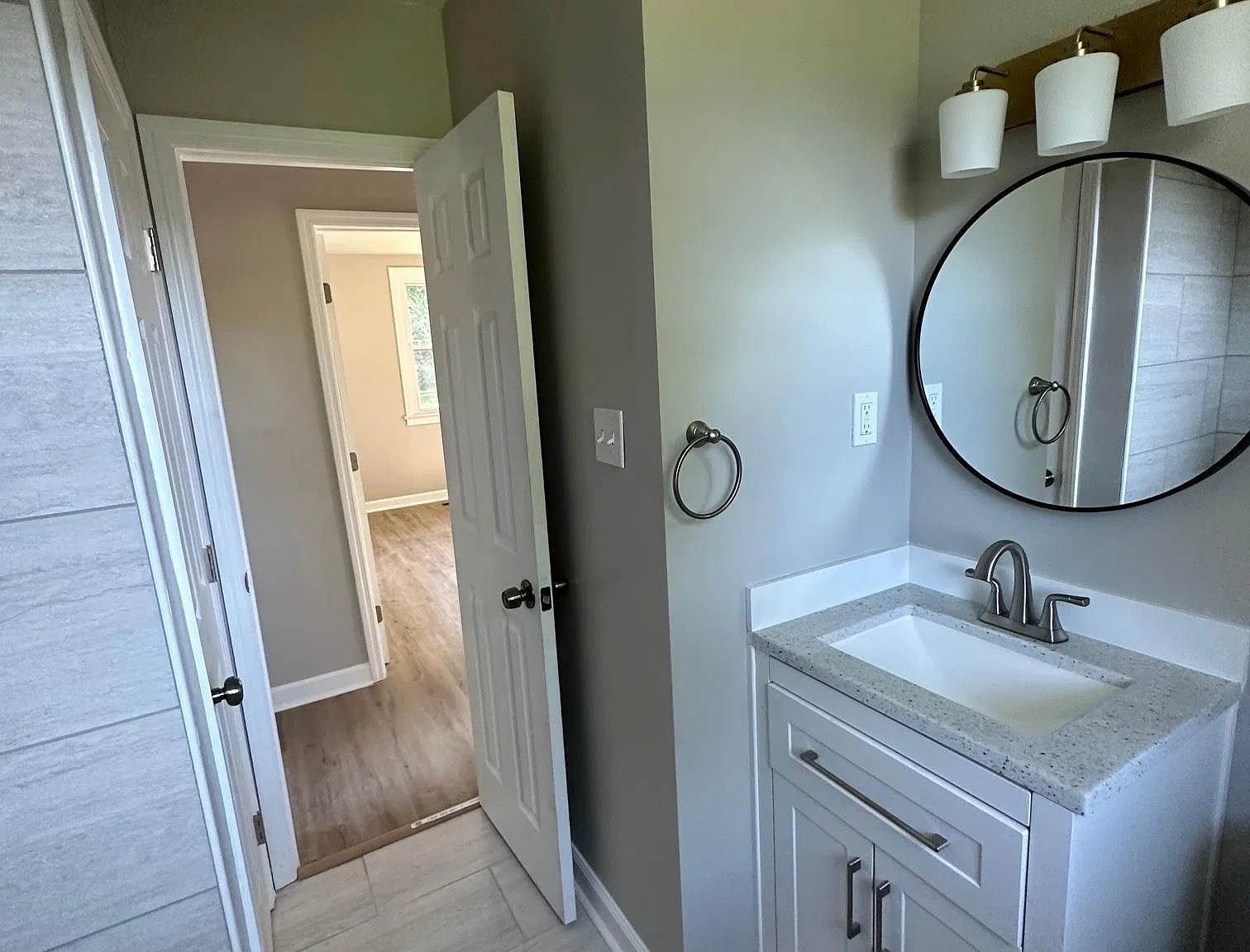 3 bed, 1.0 bath, 1035 sqft, $1,425 — Photo 3