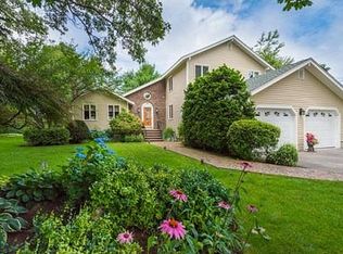 8 Victoria Ln, Marblehead, MA 01945