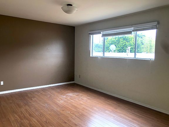 4th image of 700 Westmount Dr #0