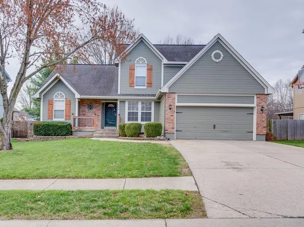 106 NE Lamplighter Ln, Blue Springs, MO 64014