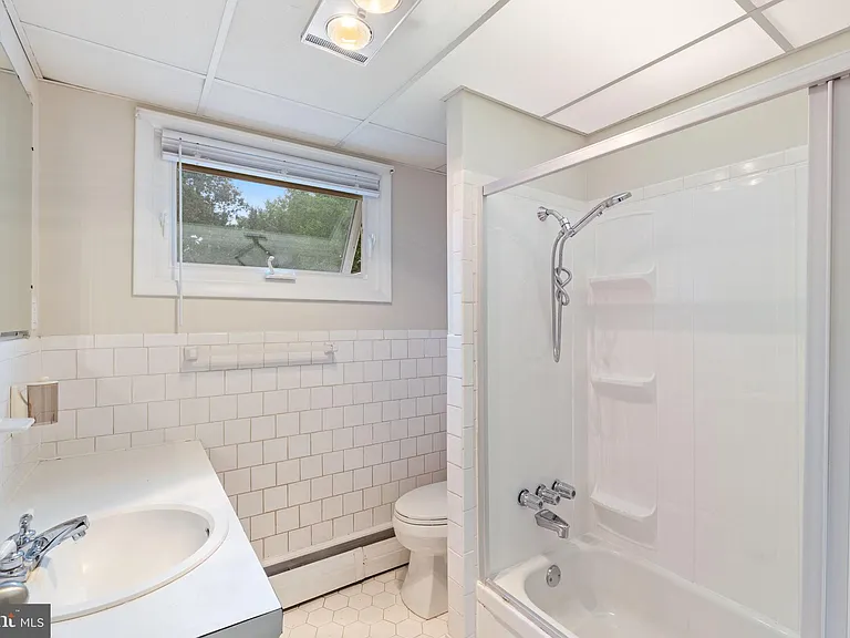 8005 Woodholme Cir — Photo 19