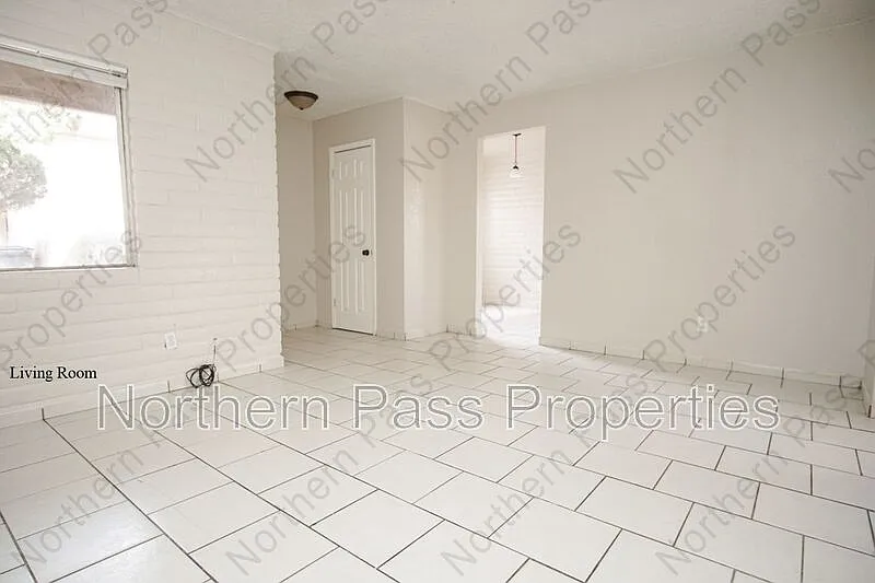 2 bed, 1.0 bath, 868 sqft, $1,015 — Photo 4