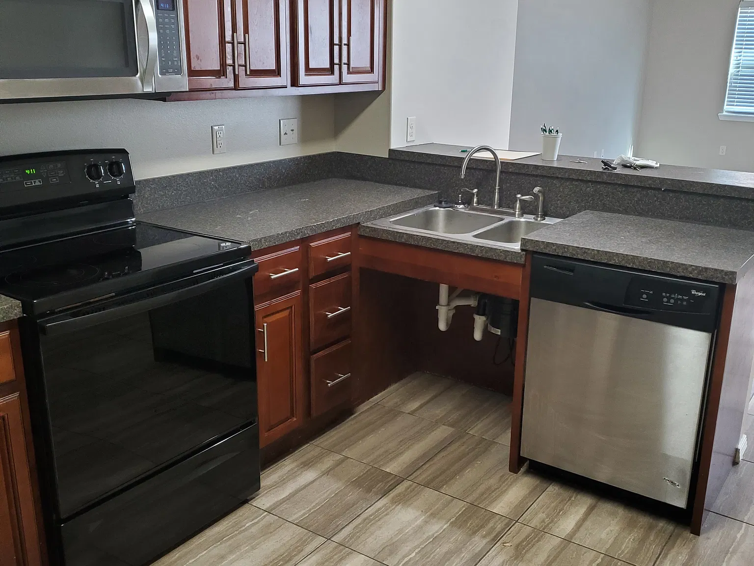 2 bed, 900 sqft, $850 — Photo 3