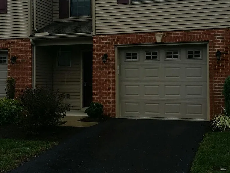 111 Stonecrest Ln — Photo 1