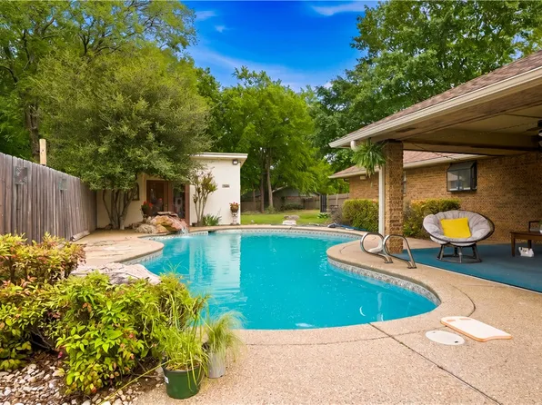 1613 S Colonial Cir, Sallisaw, OK 74955