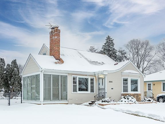 4th image of 2045 La Crosse Ave