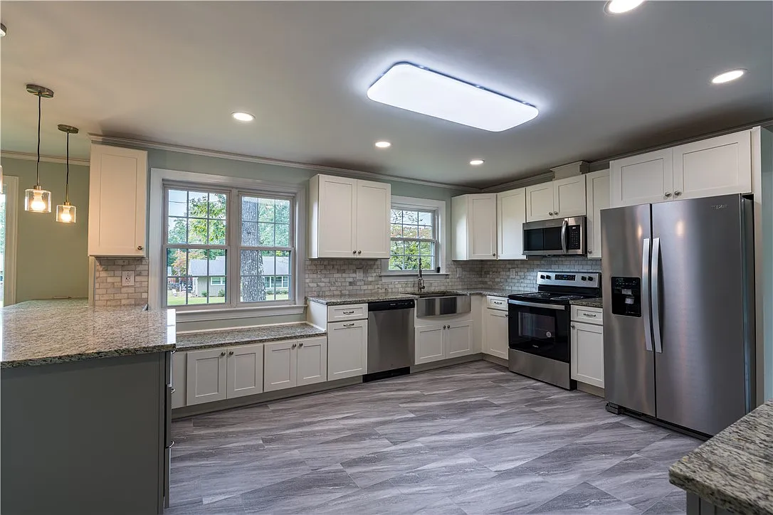 3 bed, 2.0 bath, 2250 sqft, $2,500 — Photo 3