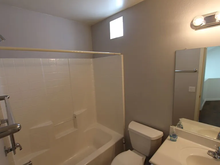 1897 W Camelot Dr — Photo 22