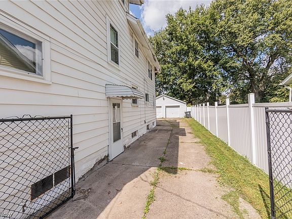 4th image of 1211 California Ave