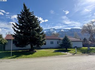 100 W 10th St, Joseph, OR 97846