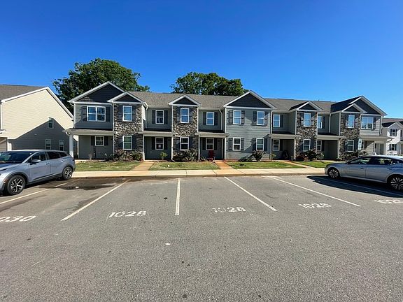 2nd image of 1028 Peony Ln