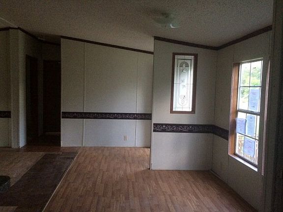 4th image of 120 Applewood St