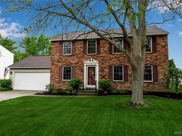 288 Oakbrook Dr, West Seneca, NY 14224