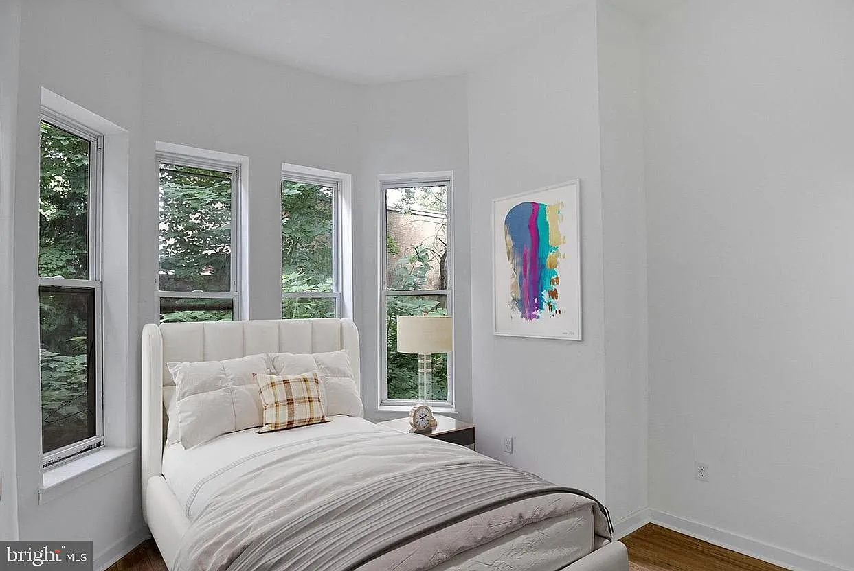 2 bed, 2.0 bath, 14400 sqft, $2,050 — Photo 4