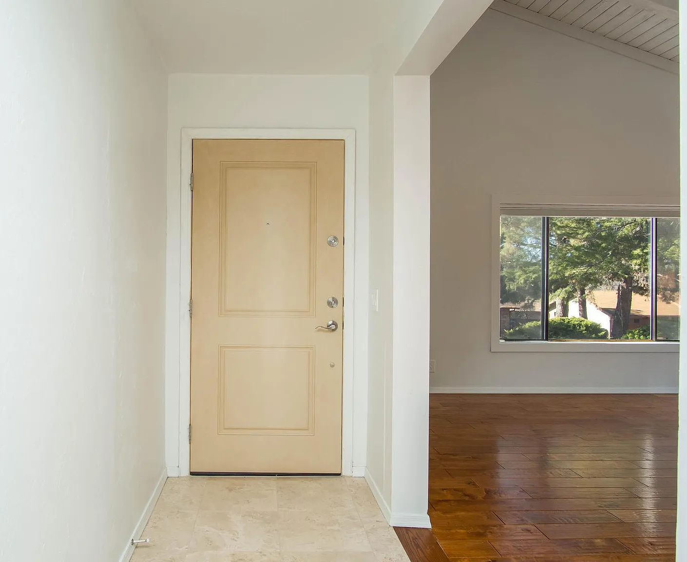 3 bed, 2877 sqft, $3,900 — Photo 2