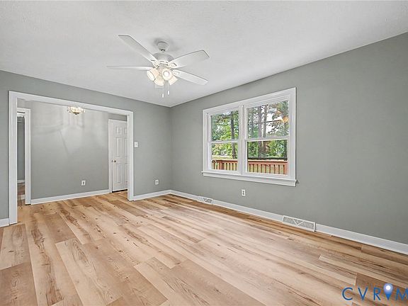 4th image of 6625 Hines Rd