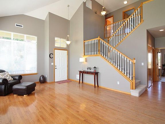 2nd image of 2052 Anna Ave