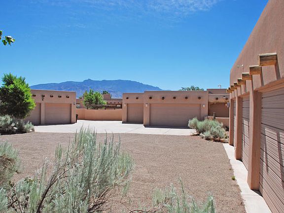 3rd image of 834 Sagebrush Dr
