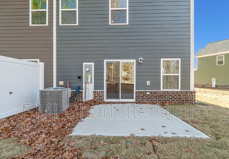 2831 Aubrey St — Photo 11