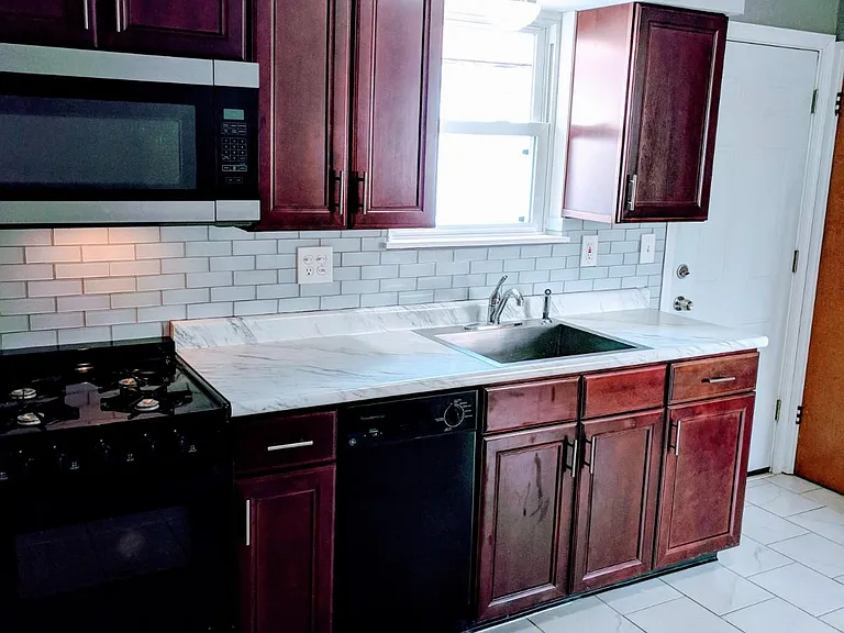 1239 Kraft St — Photo 1