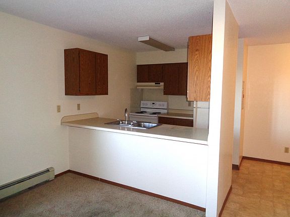 3rd image of 900 Hengen St #16433956