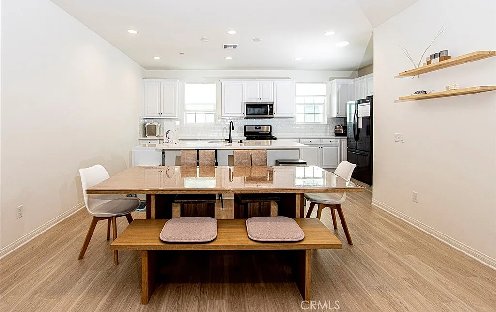 4 bed, 3.5 bath, 1870 sqft, $4,300 — Photo 4