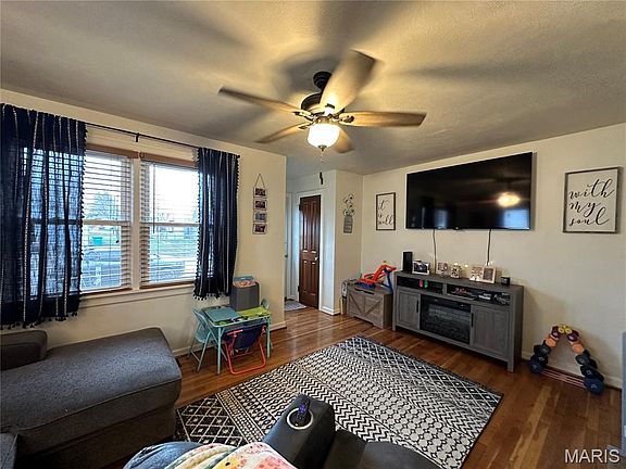 5th image of 304 W Moore Ave