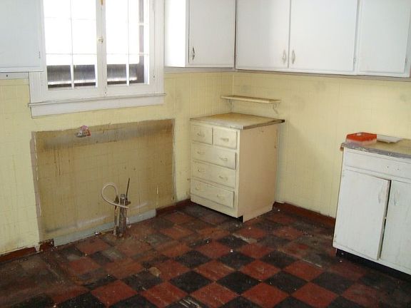 5th image of 9815 Sophia Ave