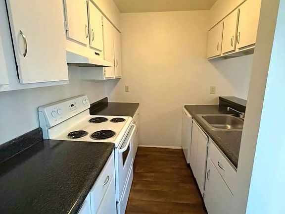 3rd image of 1599 Knollway Dr #1
