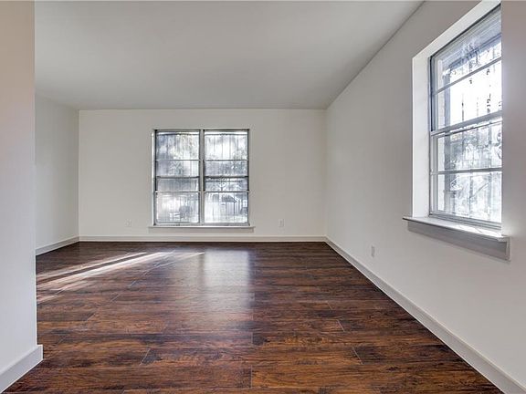 4th image of 411 Forsythe Dr