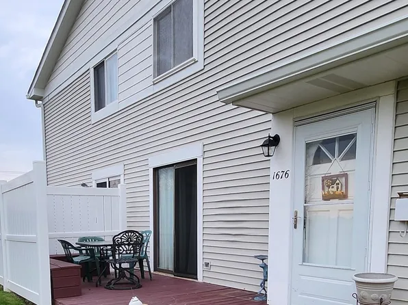 1676 Cornell Dr, Hoffman Estates, IL 60169
