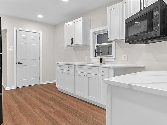 3rd image of 1232 1/2 W Gordon St