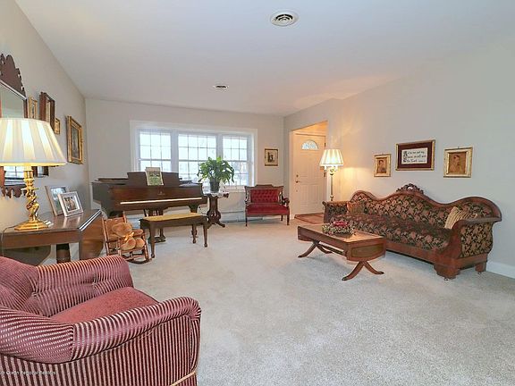 5th image of 109 Westbrook Dr