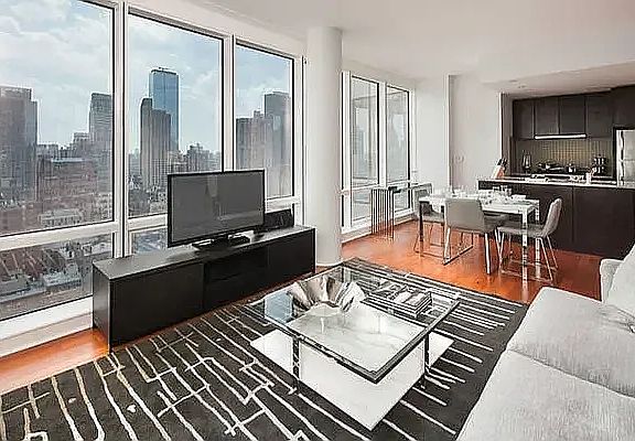 4th image of 306 W 48th St APT 25C
