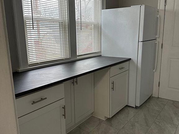 3rd image of 2143 Morrison Ave