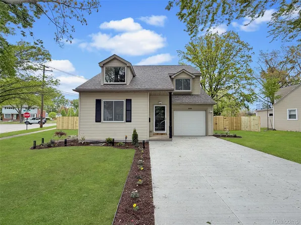 20505 Ridgemont Rd, Harper Woods, MI 48225