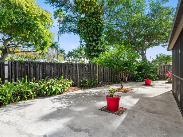 501 Danville Terrace, Davie, FL 33325