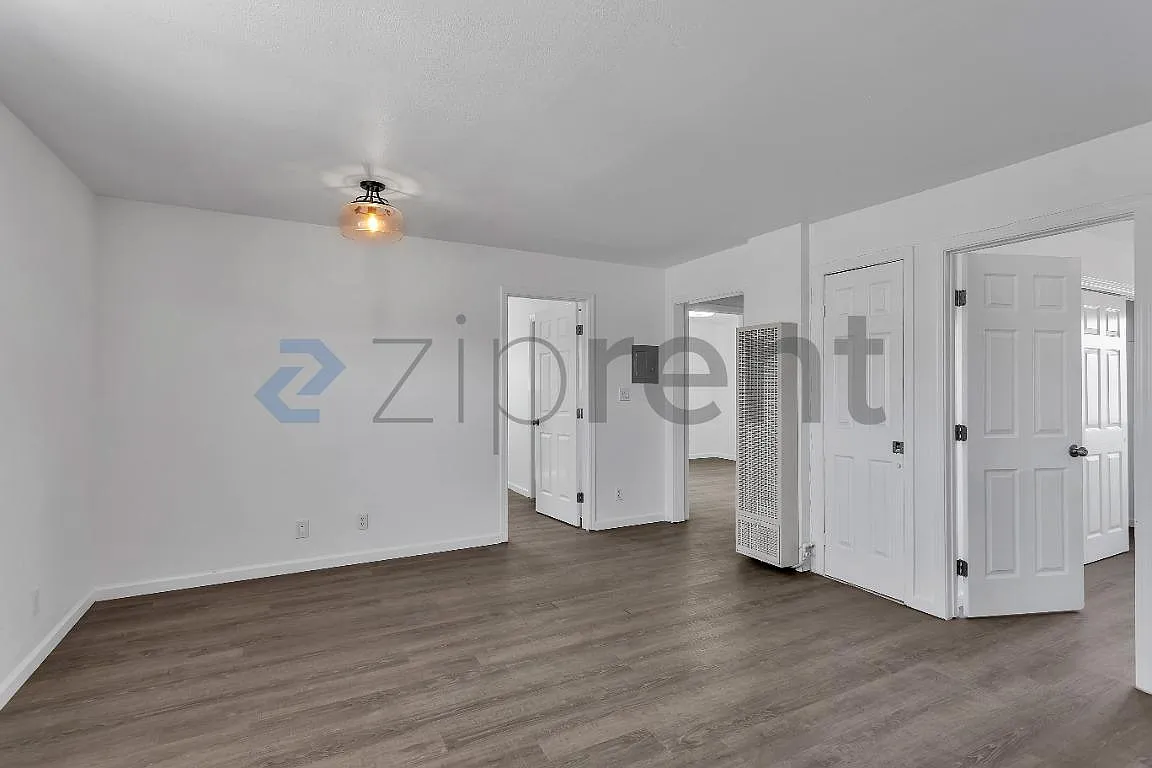 3 bed, 810 sqft, $2,375 — Photo 4