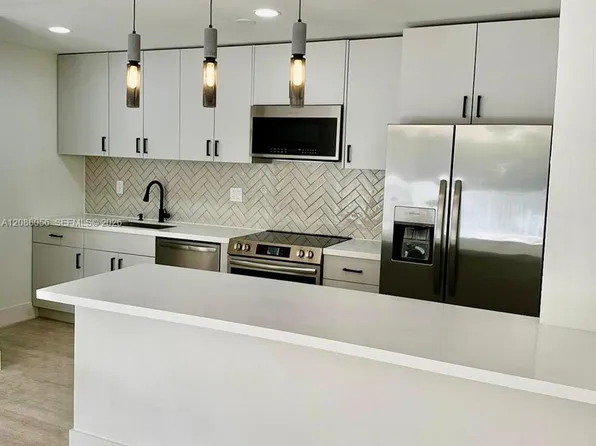 4310 NW 79th Ave APT 2B, Doral, FL 33166