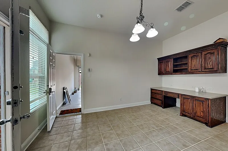5 bed, 4.0 bath, 3421 sqft, $3,599 — Photo 4