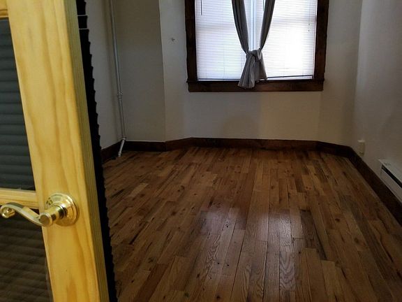 4th image of 733 6th Ave APT 1R