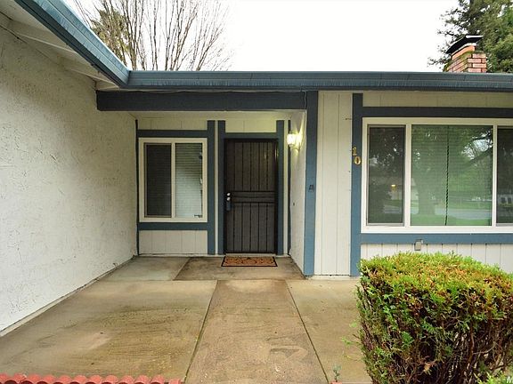 3rd image of 10 Corkwood Ct