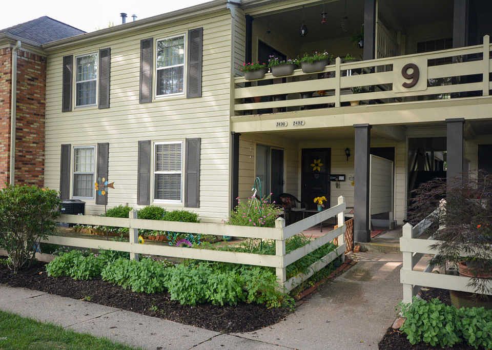 1st image of 2492 Village Dr SE